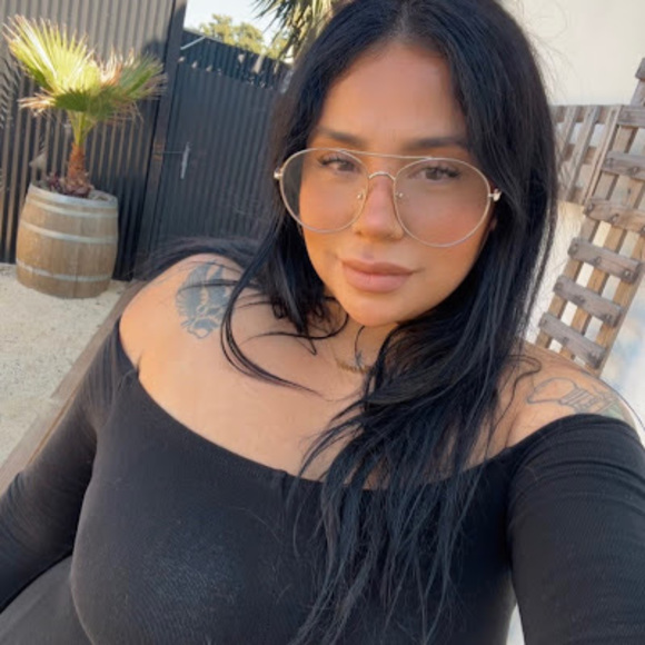 Meet your Posher, Andrea - Picture 1 of 1